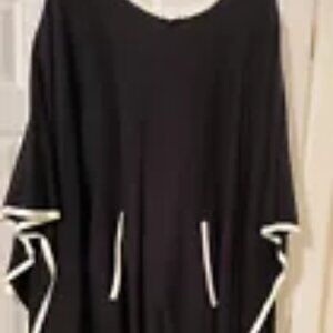 DESIGNER CHIC BLACK & WHITE M/L PONCHO - BELLE BY KIM GRAVEL - NEW